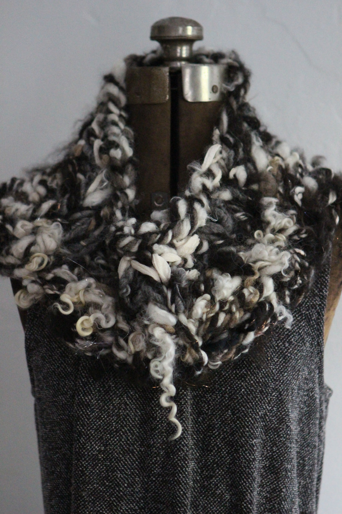 GREYLEE Cowl (Free Handspun Knitting Pattern)