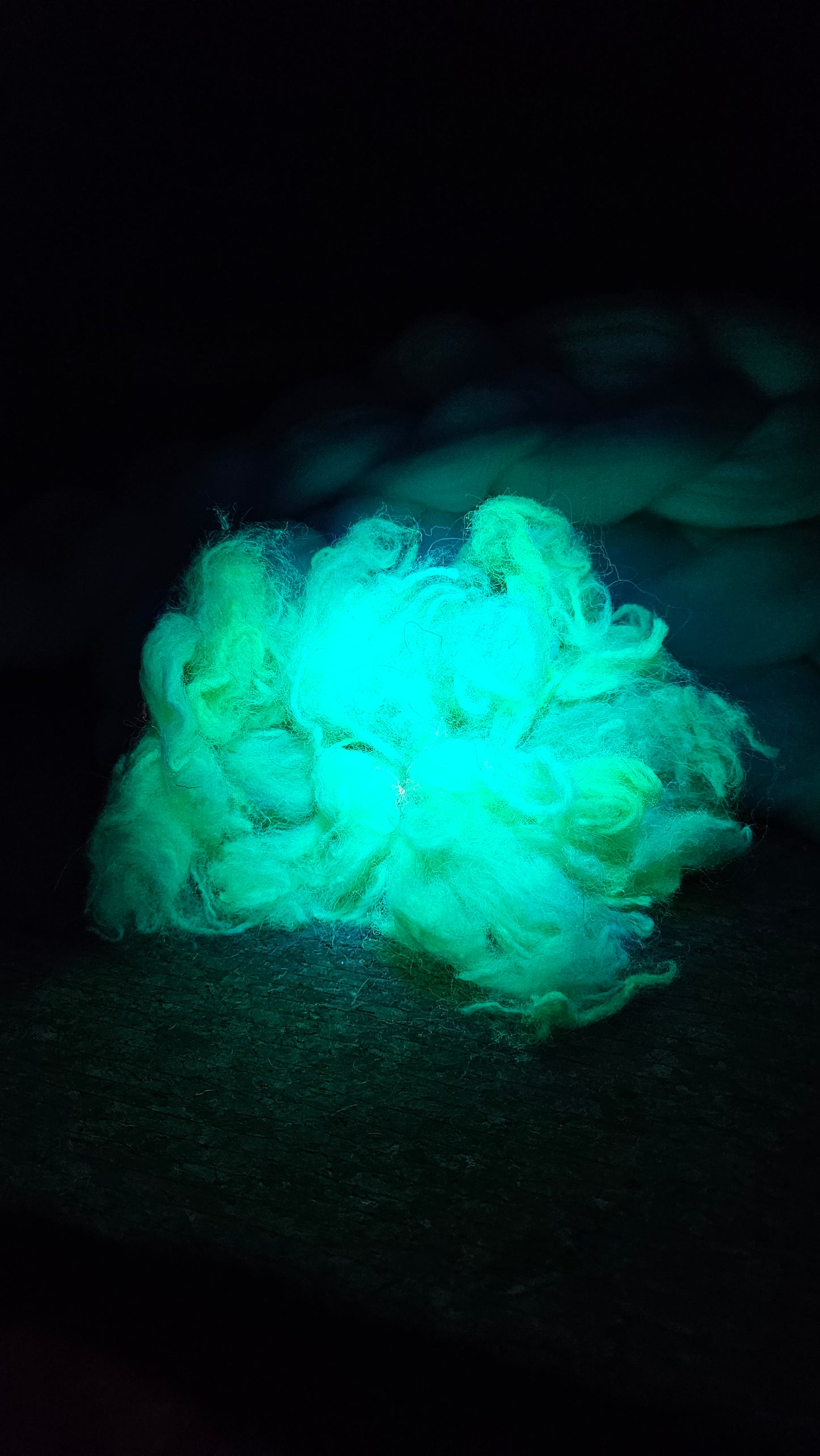 POISONED APPLE GREEN - Wool Thread Cloud GLOW Texture Collection UV Reactive - 2 oz