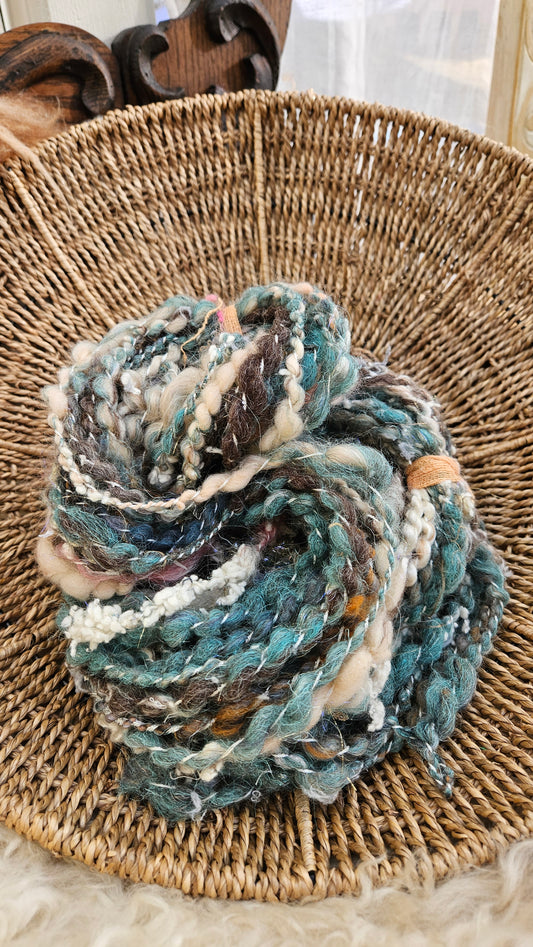 OLD MANSION DRAPERY - Handspun Bulky Wool Textured Art Yarn - 31 Yards 2.5 oz