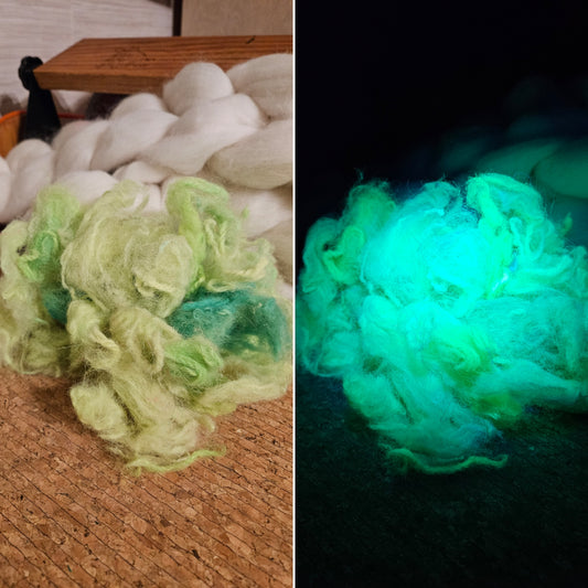 POISONED APPLE GREEN - Wool Thread Cloud GLOW Texture Collection UV Reactive - 2 oz