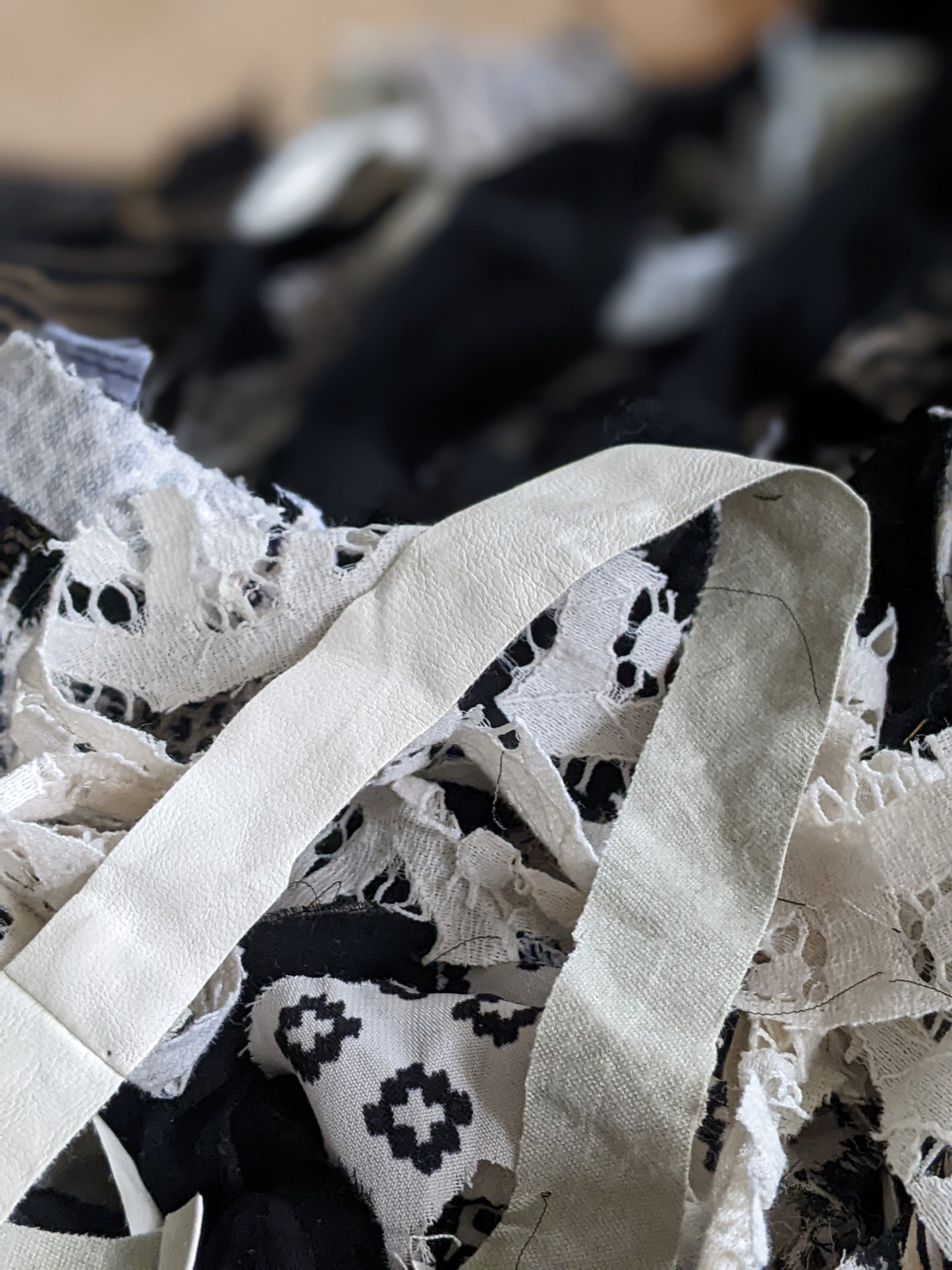 BLACK & WHITE Ribbons Texture Collection 6 oz